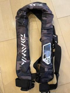 ダイワ ライフジャケット 桜の中古/未使用品 - メルカリ 初の折りたたみスマホ 【まさまさ様専用】ダイワ 自動膨張式ライフジャケット DF-2608 ウエア
