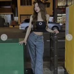 SHOKO×SUREVEビジュー付きデニムパンツ アベイル 期間限定価格 アベイル 翔子 デニムフレアパンツ Shoko×SUREVE - メルカリ
