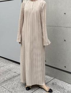 Pleated long dress – ClaSTEllaR