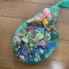 カラフルビーズと小物の宝物セット
