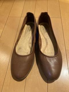Clarks　クラークス　フラットシューズ　ブラウン　未使用　ローヒール リリー ブラウン×クラークス、煌めくビジューボタン＆サテン