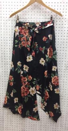 リゾートシック 古着 Stradivarius 花柄アシンメトリーサテンスカート