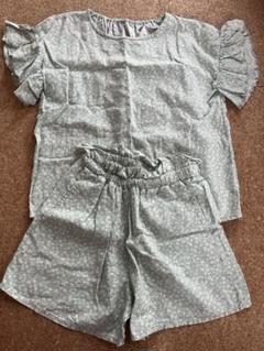 グローバルワーク　小花柄セットアップ　140 フリル袖Tシャツとショートパンツ