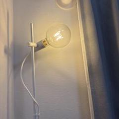 IKEA フロアランプ　ホワイト　ホルスリンガ　ルッノムのサムネイル