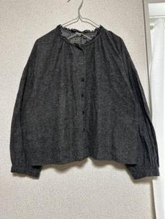 サマンサモスモス　綿麻フリル付きダークグレー長袖シャツ