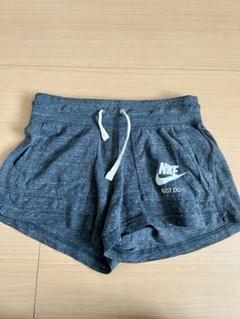 NIKE グレー ショートパンツ S