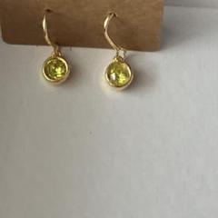ビジュークリスタルはペリドットピアス