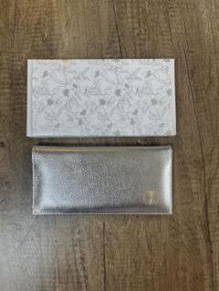 【匿名配送】新品 皇居 限定 がま口 二つ折り 財布 シルバー 銀 皇居 売店 限定 二つ 折り 財布 シルバー 銀 がま口 本革 - メルカリ