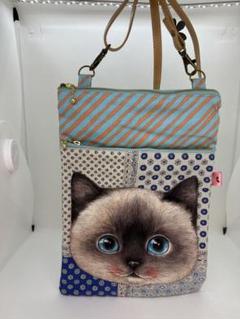 ハンドメイド❣️コヤンイサムチョン❣️マスコットチャーム付きサコッシュ❣️ ポーチ チャーム コヤンイサムチョン - メルカリ