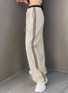 ベージュ サイドストライプ ワイドパンツ