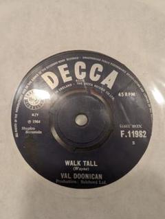 ７インチレコード　Val Doonican – Walk Tall