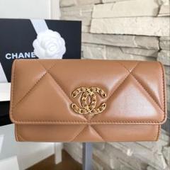 シャネル19 ミディアム フラップウォレット 長財布 ラムスキン ブラウン