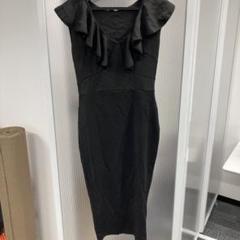 boohoo フリルオフショルダーブラックドレスのサムネイル