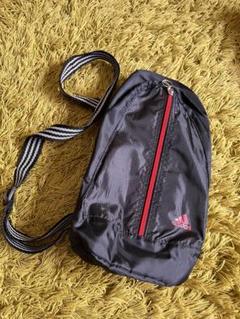 adidas EDUN ボディバッグ 黒/赤