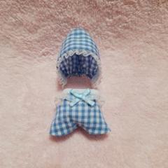 赤ちゃんお洋服　フード付きフリルサロペット②　チェック　リボン　水色１着