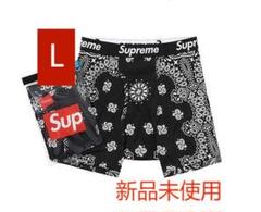 Supreme ボクサーパンツS 白黒 各1枚　靴下白黒 各1足 ステッカー1枚 Supreme ボクサーパンツS 白黒 各1枚 靴下白黒 各1足 ステッカー
