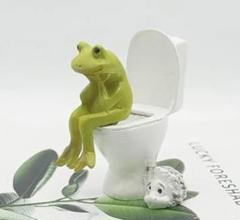 トイレするカエル オブジェ プレゼント おもしろグッズ 癒し