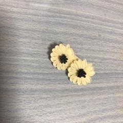 お花ピアス