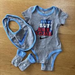 Nike ベビー服 ボディスーツ スタイ 靴下セット 0-6M