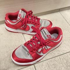 レア ナイキNIKE DUNK LOW UNLV SATIN ダンク27cm 赤のサムネイル