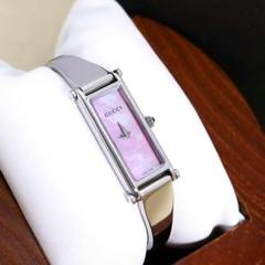 稼働 GUCCI 腕時計 1500L バングル ピンクシェル 新品電池 1822