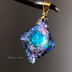 ムーンストーン色の光を集めて　宇宙レジン蓄光するオルゴナイトネックレス★ ブラックオパール色の光を集めて。 宇宙レジンネックレス
