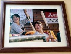 読売ジャイアンツ 坂本勇人 選手＆小林誠司 選手 木製額縁入りツーショット写真 読売ジャイアンツ 坂本勇人 選手＆小林誠司 選手 ツーショット