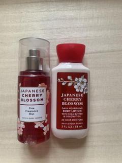 Bath & bodyworks Japanese Cherry Blossomのサムネイル