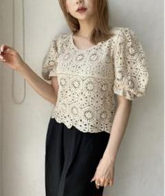 【美品】DAIS-Y クロシェ編みパフスリーブクロップド丈トップス　ベージュ　F