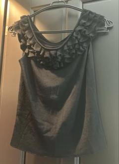 MNG 東京渋谷店　スペイン製Mフリル付き黒トップ　やや綻び有りですが綺麗な商品