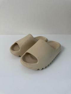 新品ADIDAS YEEZY SLIDE アディダス ベージュ サンダル25.5 新品ADIDAS YEEZY SLIDE アディダス イージースライド 25.5