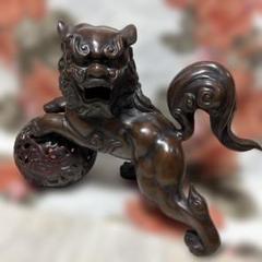 獅子と球の金属製置物,木製台 送料無料】 銅製 玉獅子 11号 / 置物 玄関 受付 風水 幸運 高岡