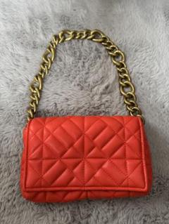 【新品】ZARA 編み込み バック オレンジ チェーン付き ZARAの「新作バッグ」があまりにも可愛すぎる…！華やかデザイン
