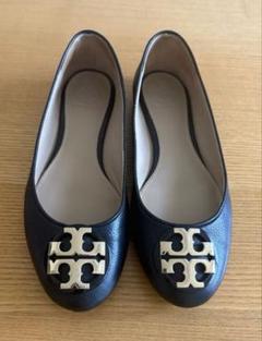 Tory Burch ネイビーレザーフラットシューズ Tory Burch 黒 レザーフラットシューズ - メルカリ