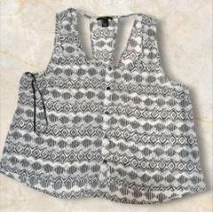 美品【FOREVER21】シアーブラウス　エスニック　ノースリーブ　前開き　黒白
