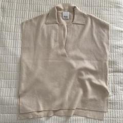 Allude ニットベスト ベージュ ポロネック　カシミヤ　TOTEME COS Allude ニットベスト ベージュ ポロネックカシミヤTOTEME COS