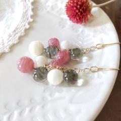 手作りまんまるガラスのアシンメトリーピアス/イヤリング(金色)桜 サーモンピンク