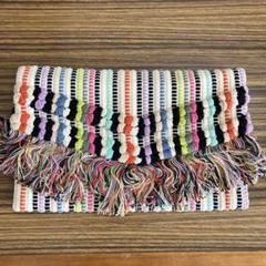 カラフルなクラッチバッグ