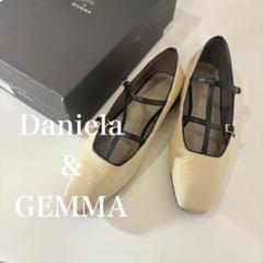 Daniella & GEMMA スクウェアトゥ　Tストラップ　パンプス