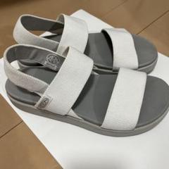 KEEN 白サンダル
