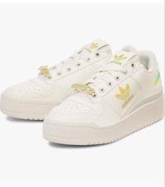【値下げ】adidas ホワイト スニーカー ゴールドディテール22センチ