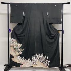 黒留袖　刺繍　牡丹　菊花　梅花　亀甲　花菱　霞　着物　014t