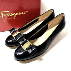極美品　フェラガモ パンプス ヴァラ クロコ型押し ブラック　6B 極美品 フェラガモ パンプス ヴァラ クロコ型押し ブラック 6B