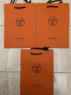 新品タグ付き HERMES 自転車デザイン ハンカチ 箱 ショッパー袋 リボン付 新品タグ付き HERMES 自転車デザイン ハンカチ 箱 ショッパー袋