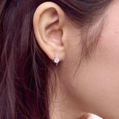c17 大人気商品☆春色 イニシャル☆ジルコニア 可愛いピアス ゴールド 234