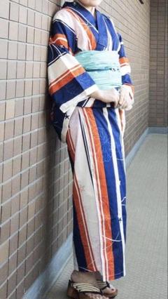 33 昭和レトロ浴衣 身丈153 一色染め オレンジのあやめ - メルカリ
