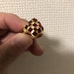 ゴールドと赤のチェックデザインリング