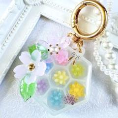 新作‼️七色金平糖と桜のボックス①　カラフル　キーホルダー　7色　和風　和菓子