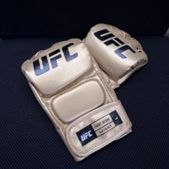 UFCファイター朝倉海選手の直筆サイン入りグローブ 目盛り