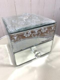 名作 ゆん様専用⭐︎新品箱入りローラアシュレイジョゼッテミラー 日本の公式オンライン ゆん様専用⭐︎新品箱入りローラアシュレイジョゼッテミラージュエリーボックストール ケース/ボックス